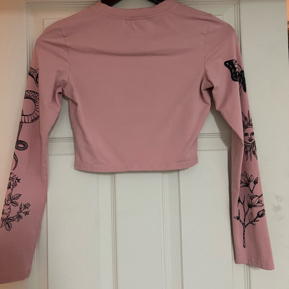 Super cute pink crop top long sleeve shirt, arm detailing, size small